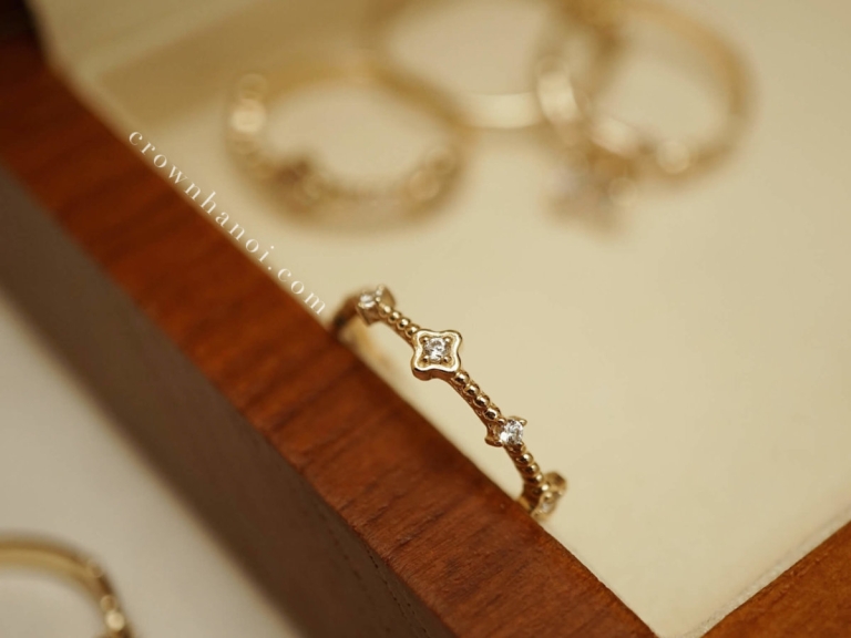 PETITE CLOVER LEAF RING