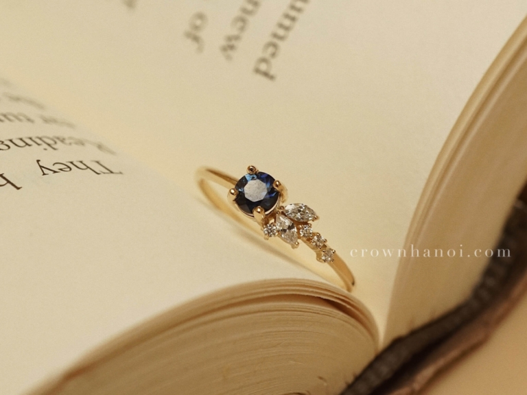 SAPPHIRE DAPHNE RING