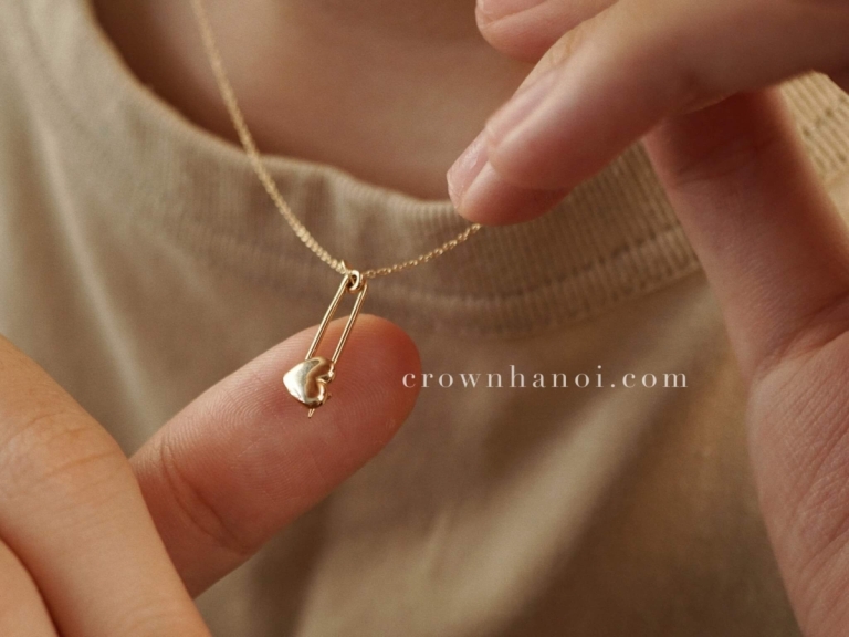 HEART SAFETY PIN NECKLACE