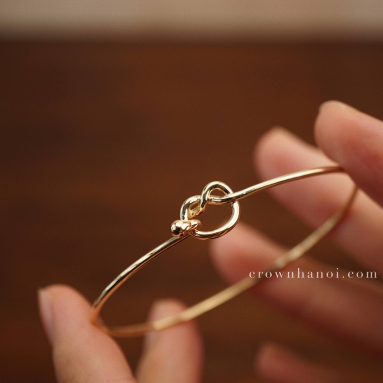 KNOT BANGLE