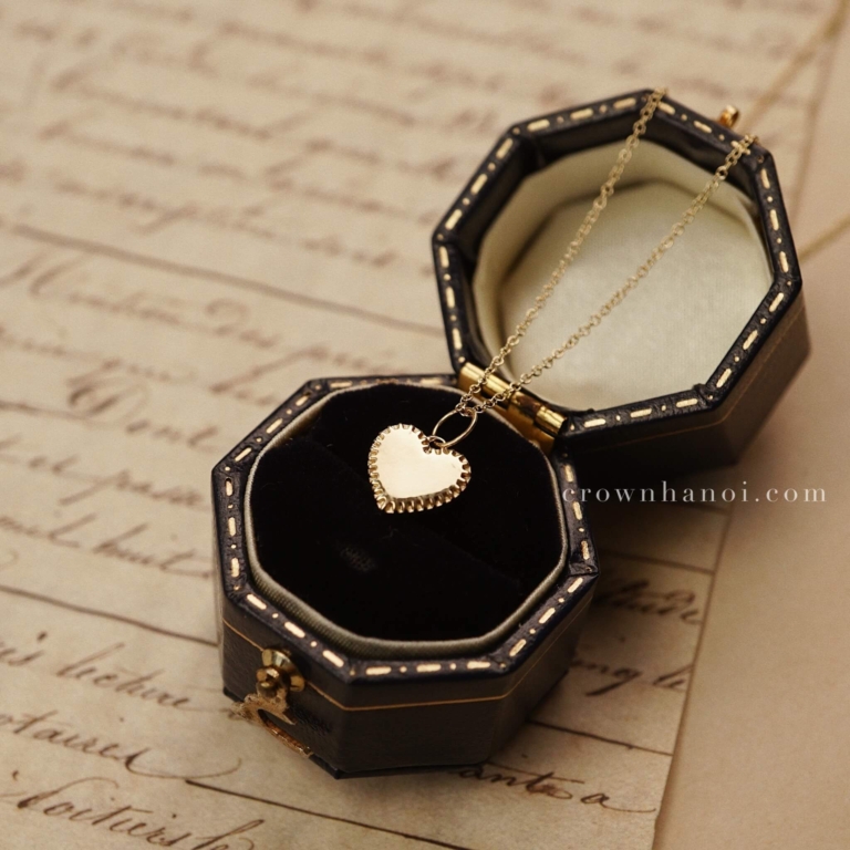 HEART MEDAL NECKLACE