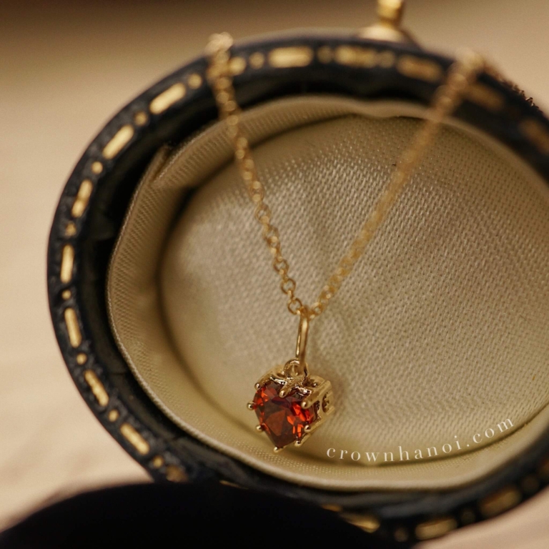 RETRO HEART NECKLACE