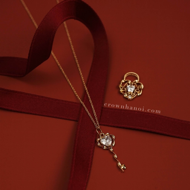 TWISTED HEART KEY NECKLACE