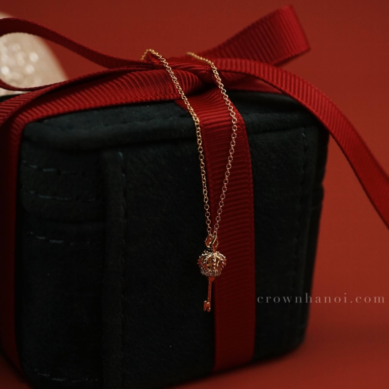 KEY CROWN NECKLACE