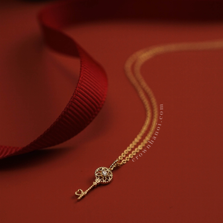 KEY FLORAL NECKLACE