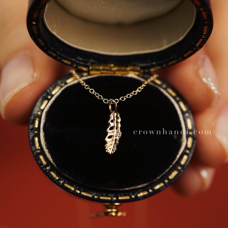 FEATHER NECKLACE