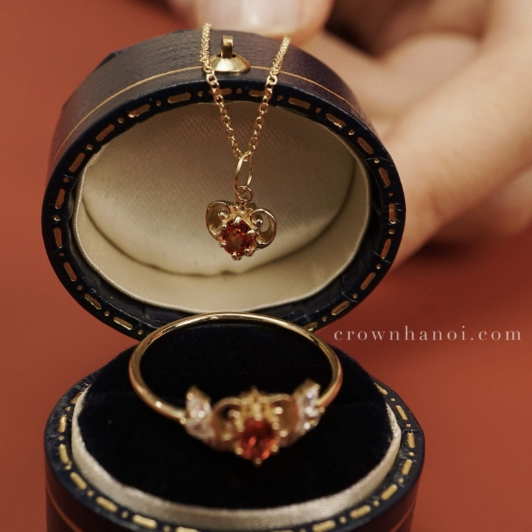 SCEPTER NECKLACE