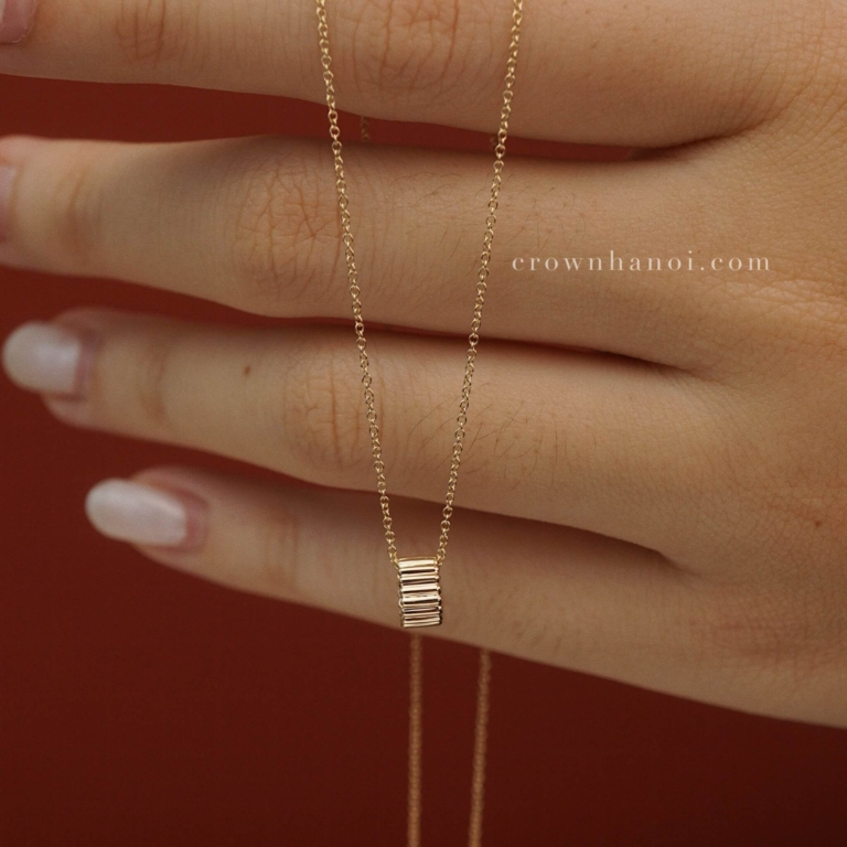 ETERNITY LINE NECKLACE