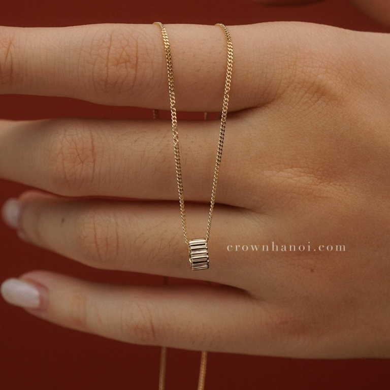ETERNITY LINE CURB NECKLACE