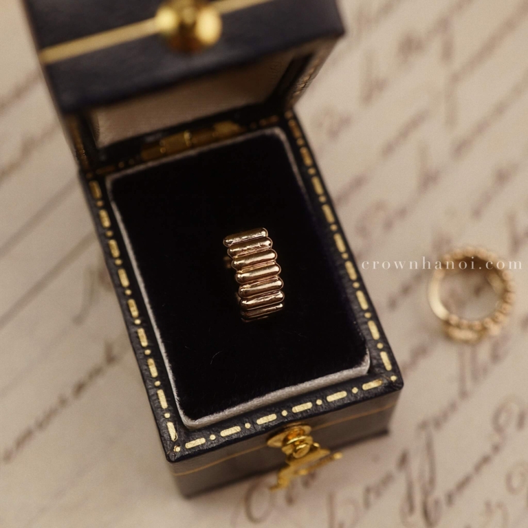 ETERNITY LINE EARRINGS