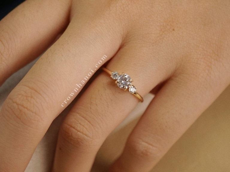 THREESTONE SOLITAIRE RING