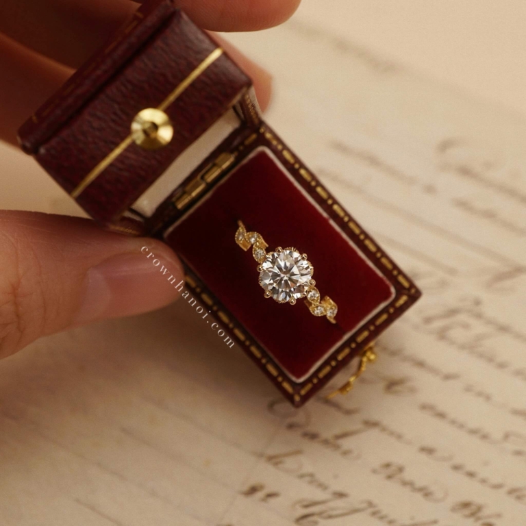 STONE DAHLIA RING