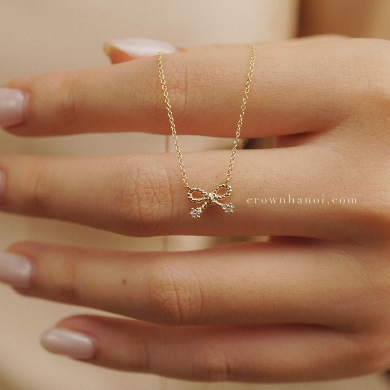 TWISTED BOW NECKLACE
