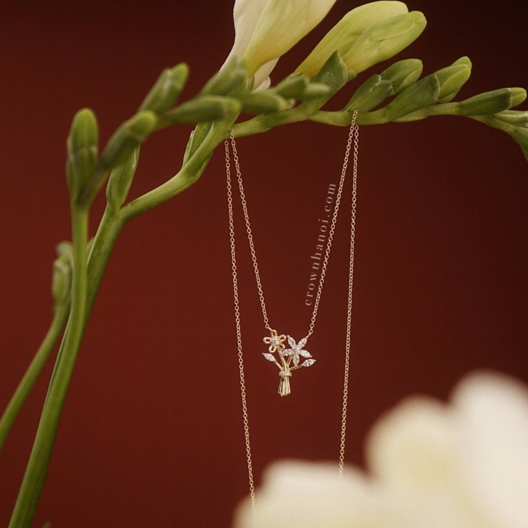 BOUQUET NECKLACE