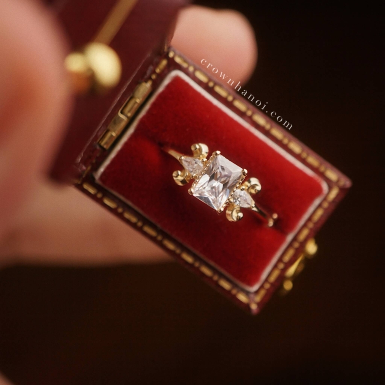 RECTANGLE SOLITAIRE PILLAR RING