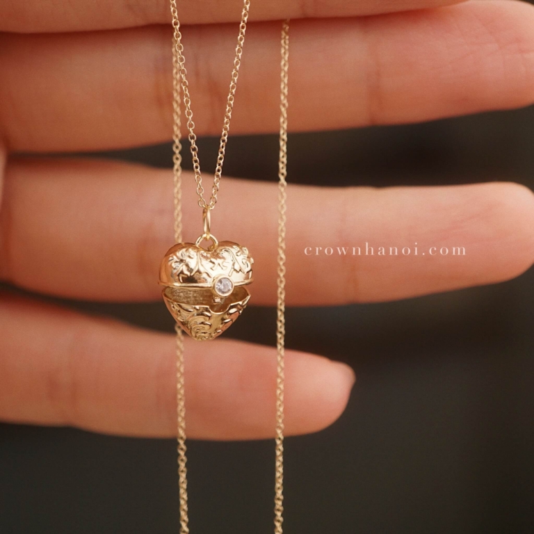 ANTIQUE HEART LOCKET NECKLACE