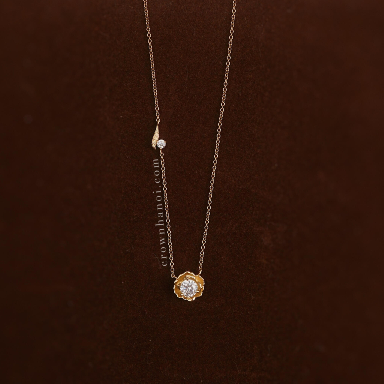 BLOOMING ROSE NECKLACE