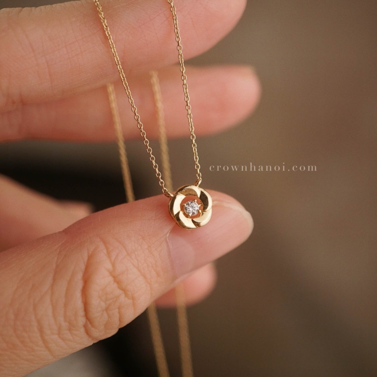 FLOWER INNER STONE NECKLACE