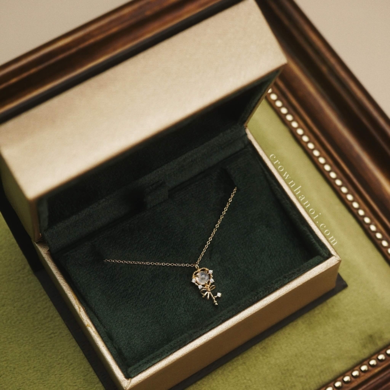 LOCK MOONSTONE NECKLACE