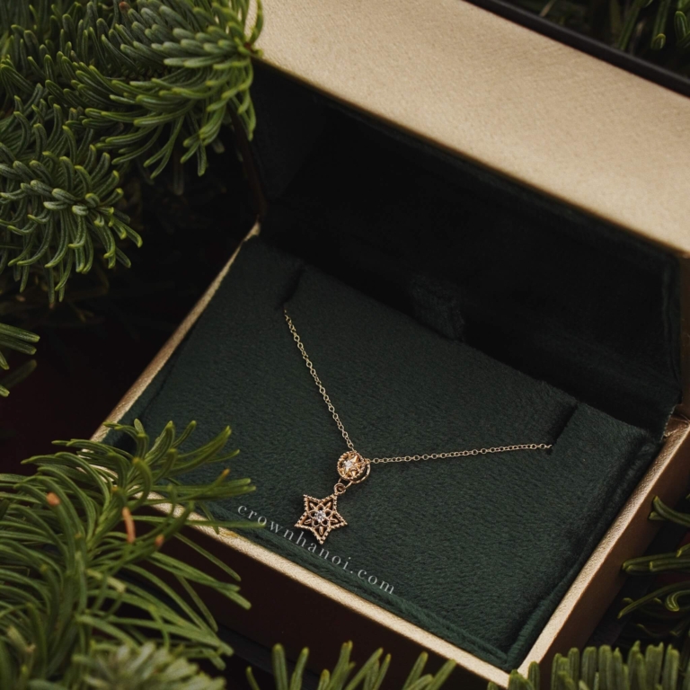 STARLIGHT SNOW NECKLACE