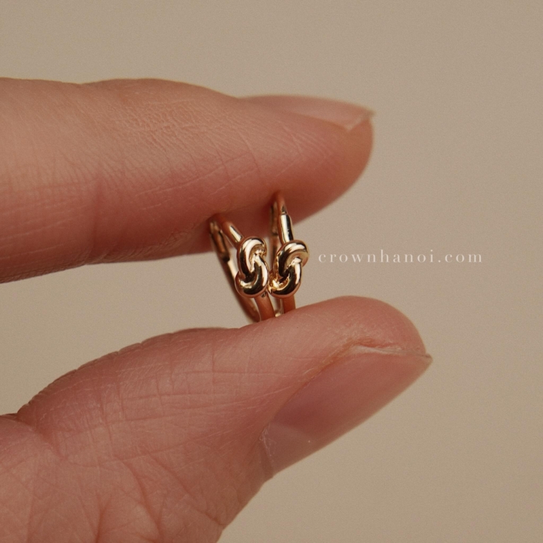 KNOT HOOP EARRINGS