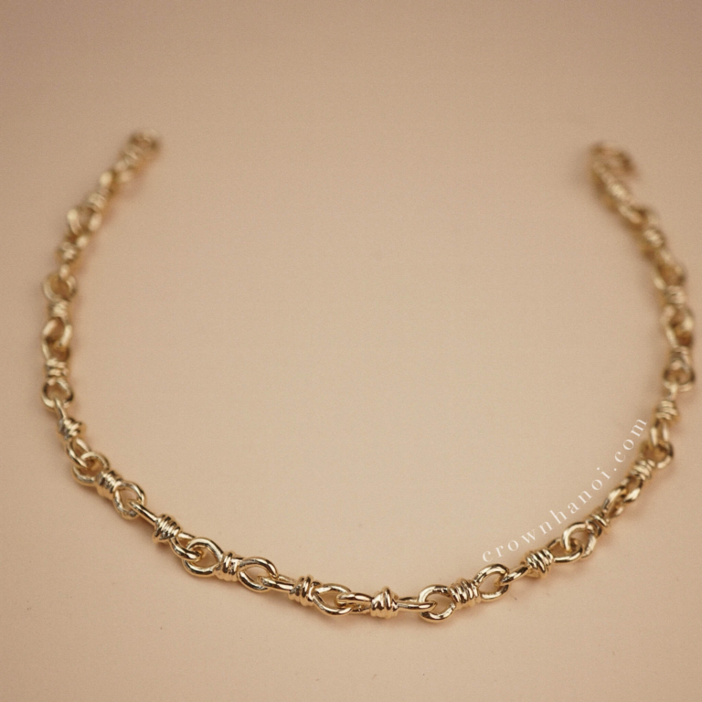 ENDLESS KNOT BRACELET
