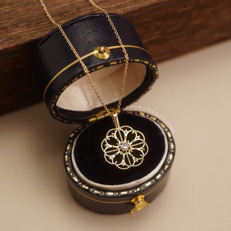 LUNARIA NECKLACE