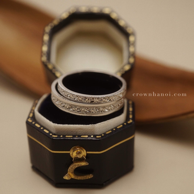 CHANTILLY WHISPER RING & CHANTILLY BORDER RING