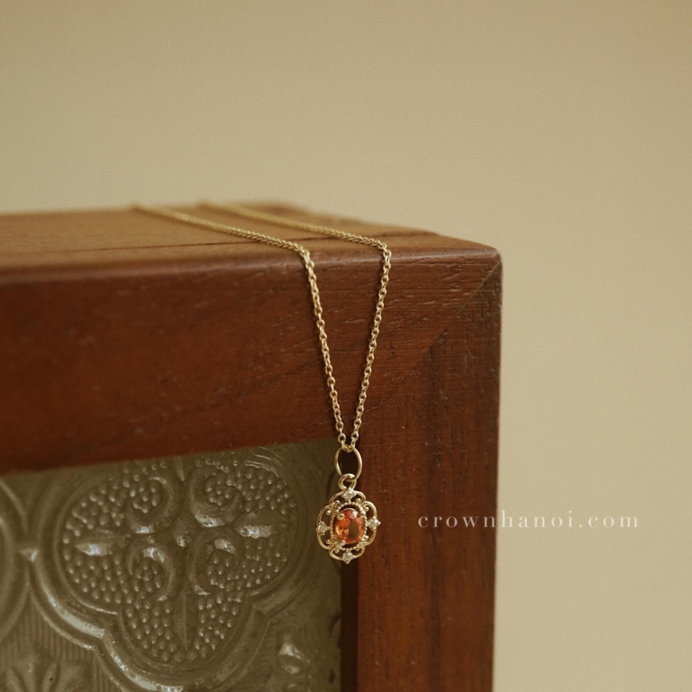 FLEUR HALO NECKLACE