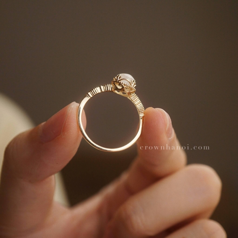 MOONSTONE RING