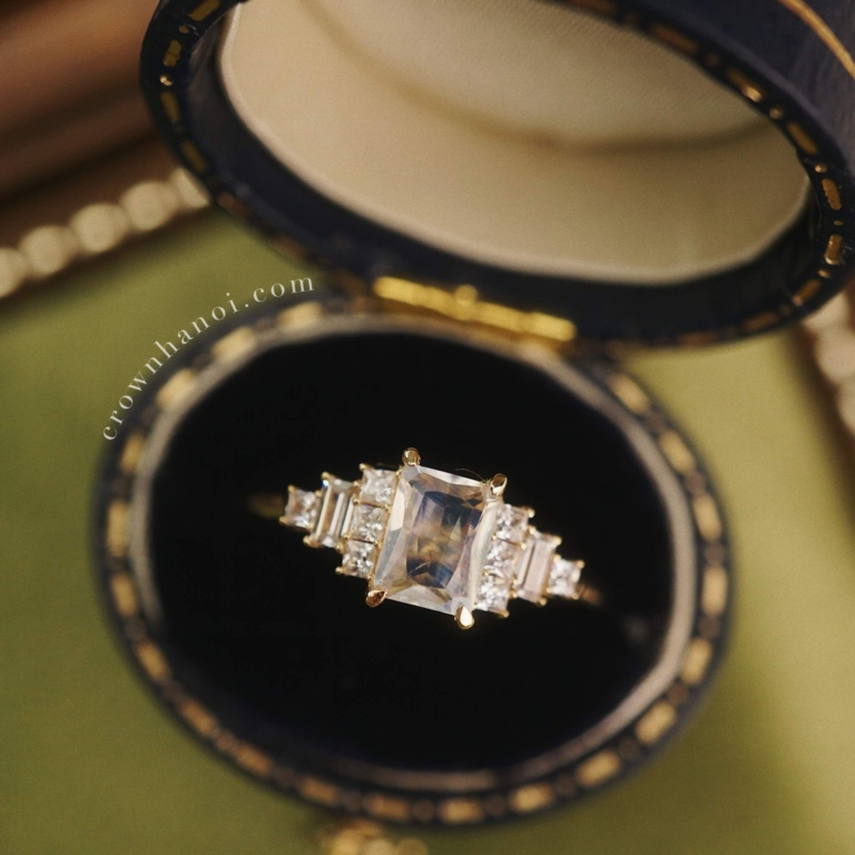 RECTANGULAR MOONSTONE RING