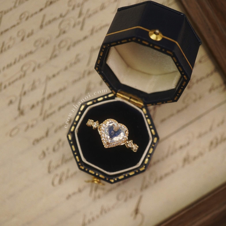 HEART MOOSTONE FLEUR RING