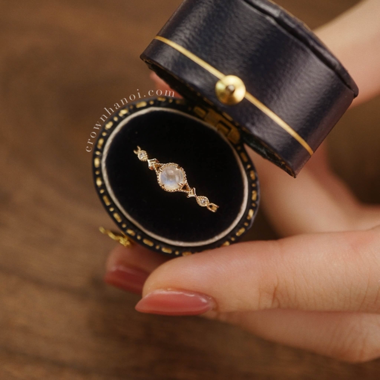 SELENE MOONSTONE RING