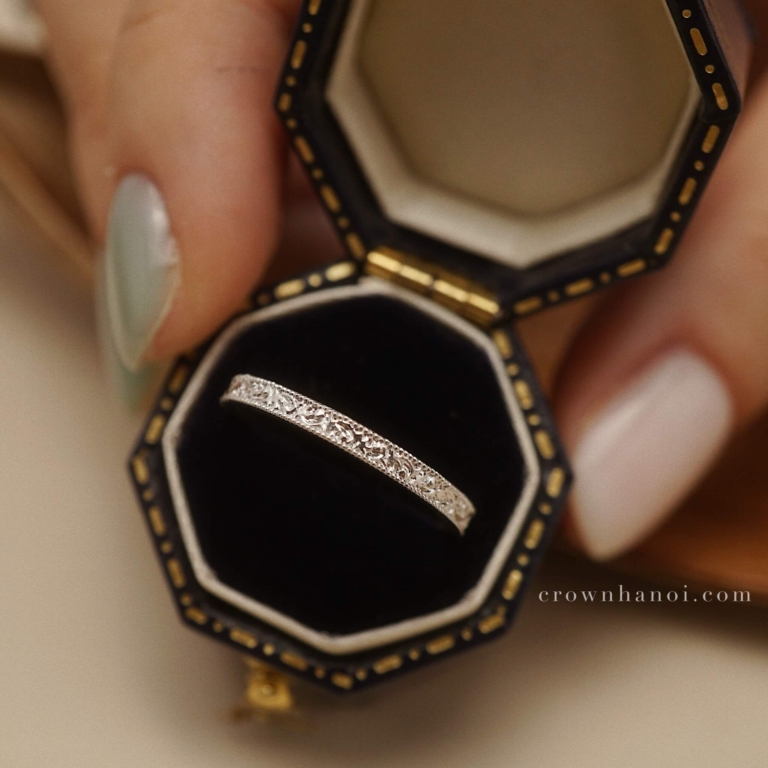 CHANTILLY WHISPER RING