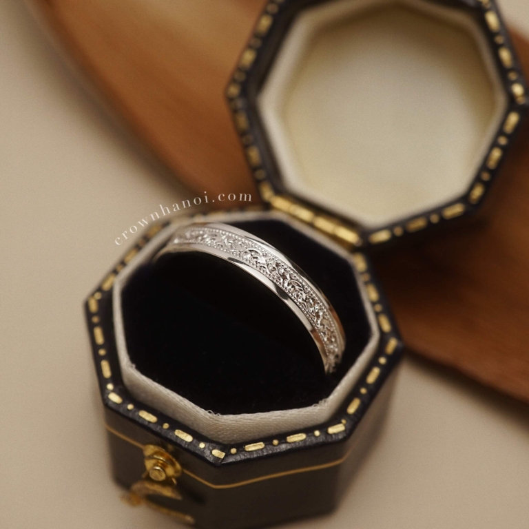 CHANTILLY BORDER RING