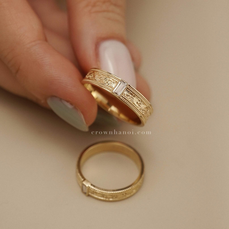 CHANTILLY CREST RING