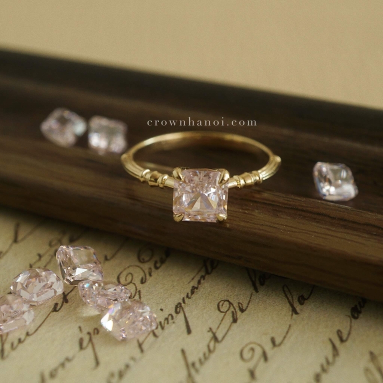 ROSA NOTE SOLITAIRE RING