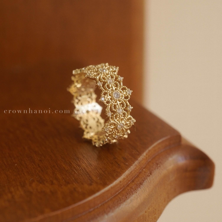 FLORAL LACE RING