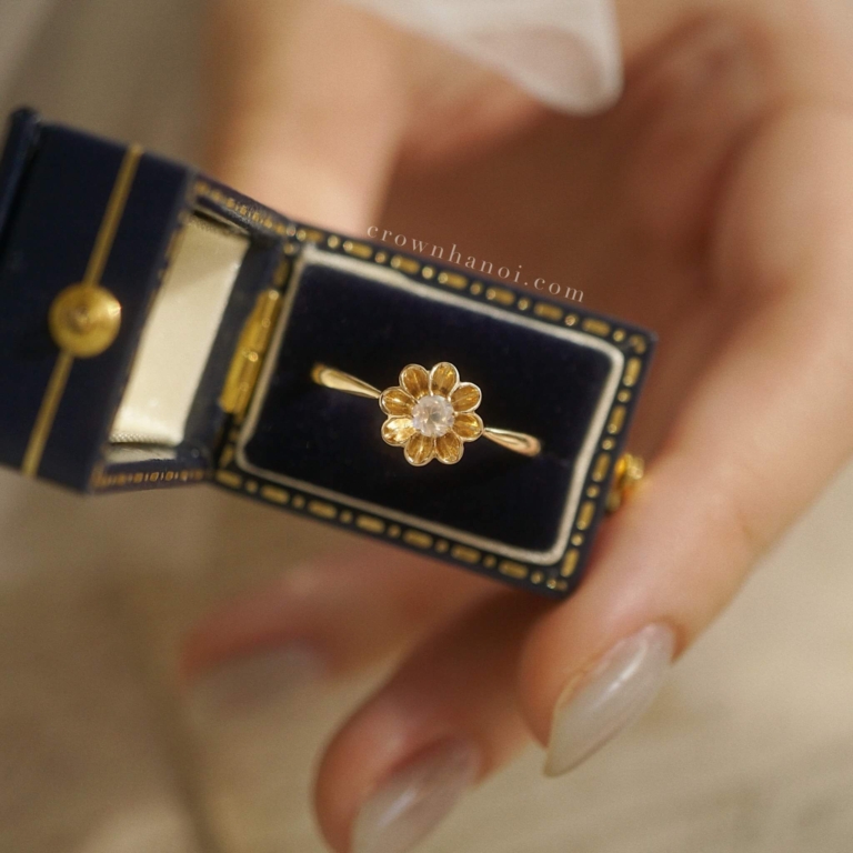 DAISY SOLITAIRE RING