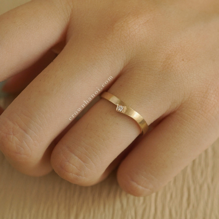 BOUND STONE RING