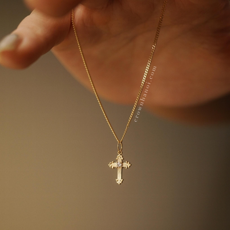 SANCTIS CROSS CURB NECKLACE