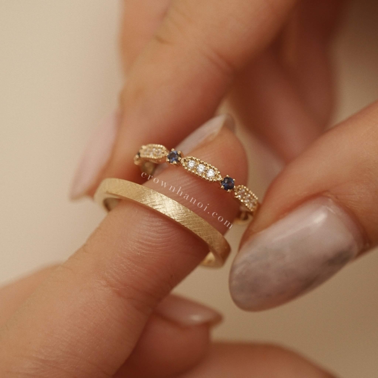PATTERN BAND RING & SAPPHIRE FRENCH PAVE RING