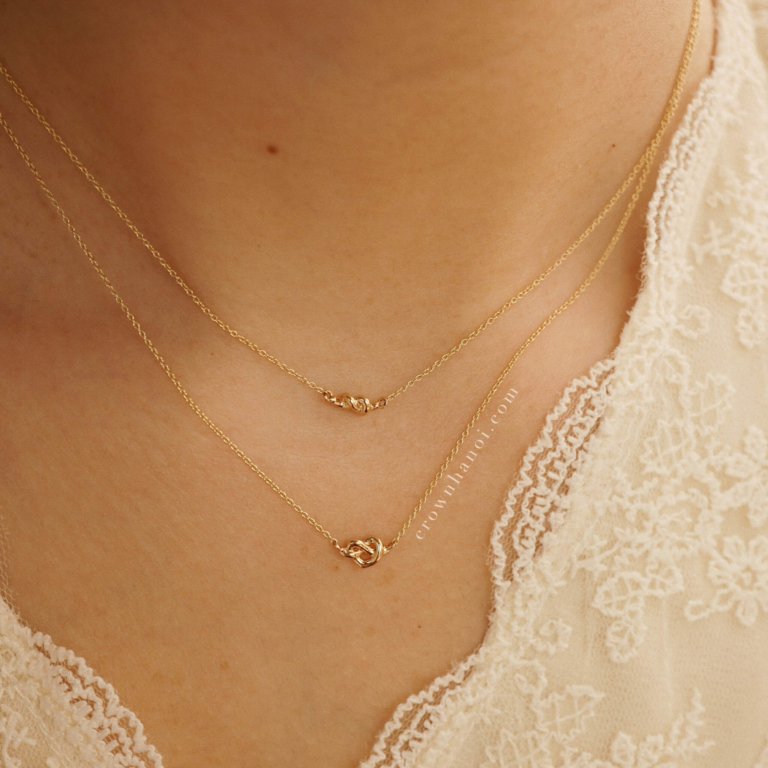 MINI HEART KNOT NECKLACE