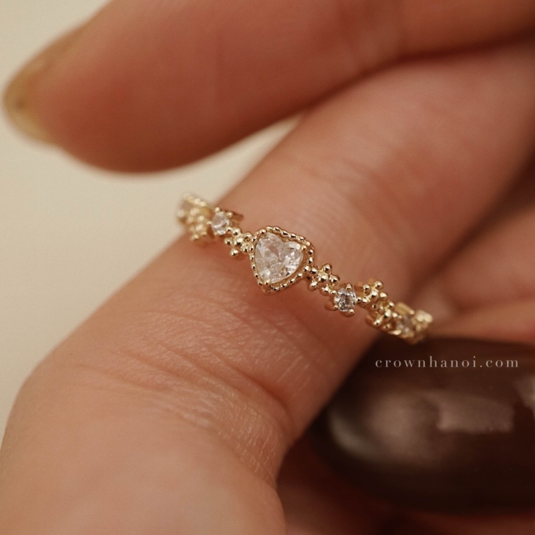 PETAL HEART RING