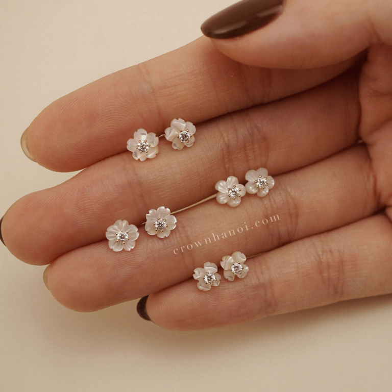 NACRE BLOOM SPARK EARRINGS