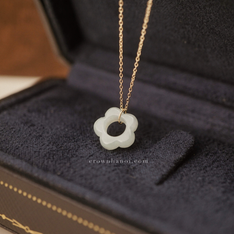 JADE FLOWER NECKLACE