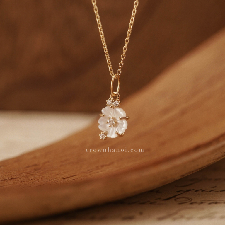 NACRE HALO NECKLACE