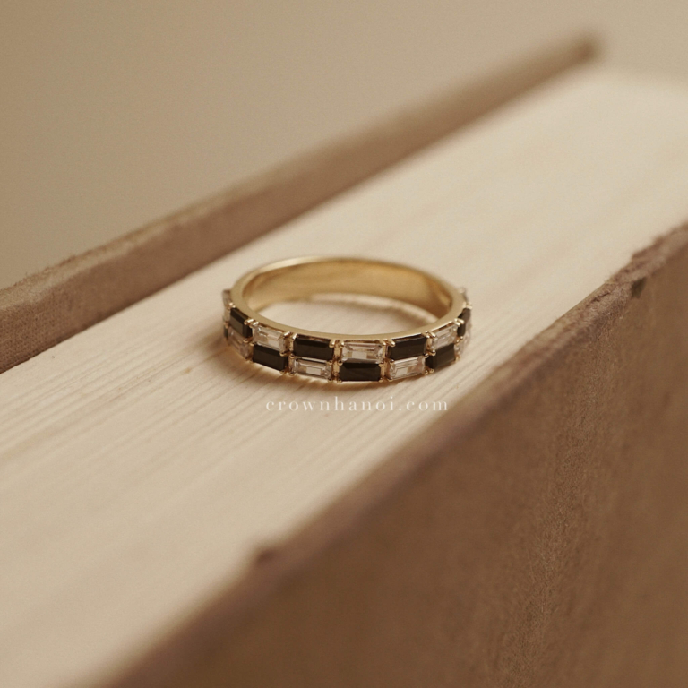 EBONY WALTZ BAND RING