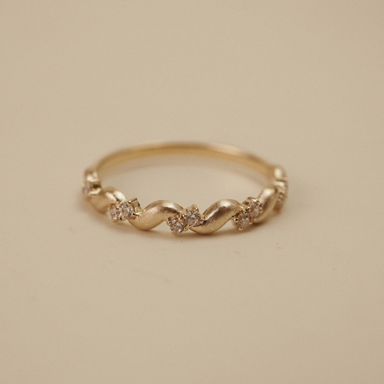 SATIN TWIST RING
