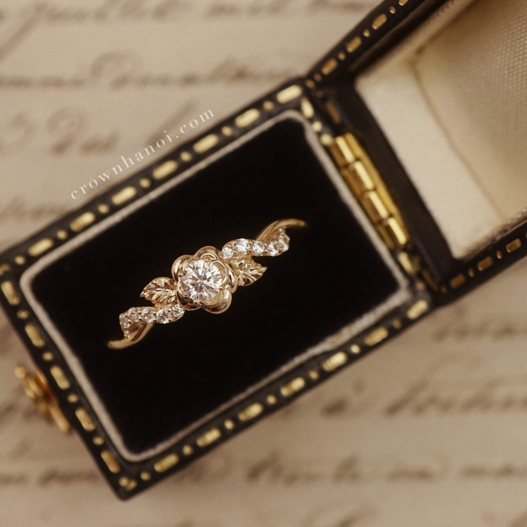 ROSE TENDED SOLITAIRE RING
